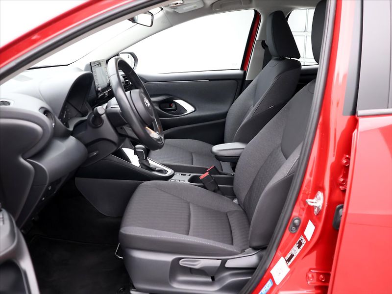 Toyota Yaris 1,5 Hybrid e-CVT 68kW aut. CZ - fotka 10 z 27