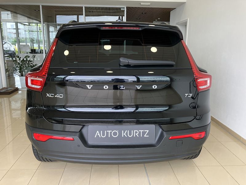 Volvo XC40 T3 FWD Kinetic AT8 - fotka 8 z 36