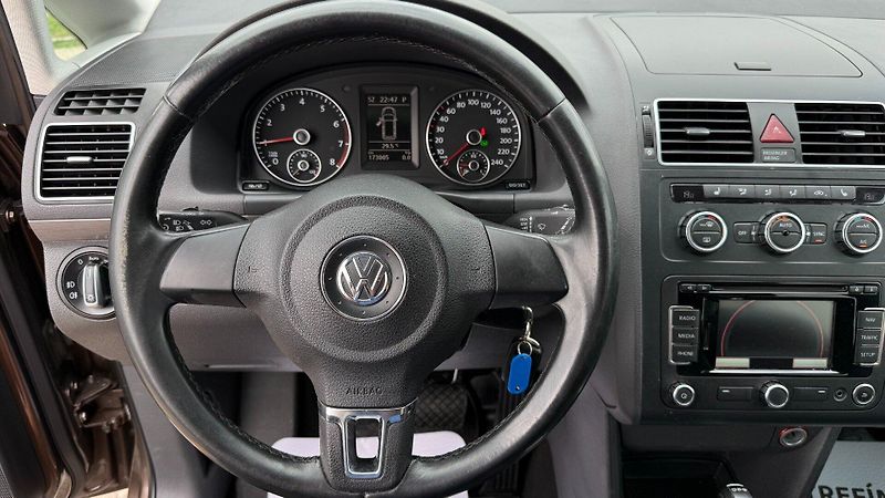 Volkswagen Touran (2012) 1.4TSi 103kW *DSG*Navi*Tažné* - fotka 12 z 23