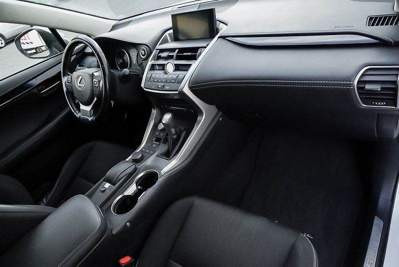Lexus NX 300h 300H 2.5 HYBRID AWD PREMIUM - fotka 14 z 24