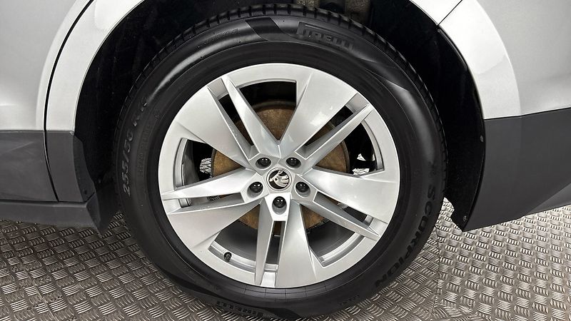 Škoda Enyaq 82 kWh AUT 80 Loft - fotka 19 z 29