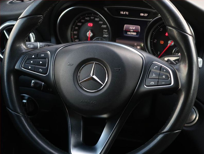Mercedes-Benz GLA (2017) 220 d 4MATIC, 4X4 - fotka 25 z 25