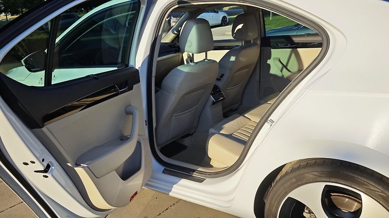 Škoda Superb (2016) L&K 4x4 Reálná plná výbava, ČR - fotka 10 z 17
