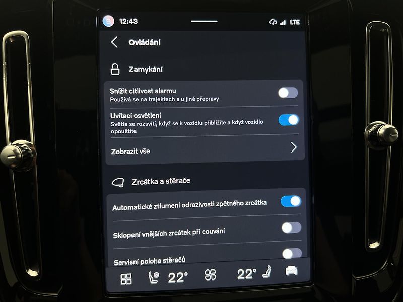 Volvo XC40 RECHARGE PRO AUT - fotka 36 z 44