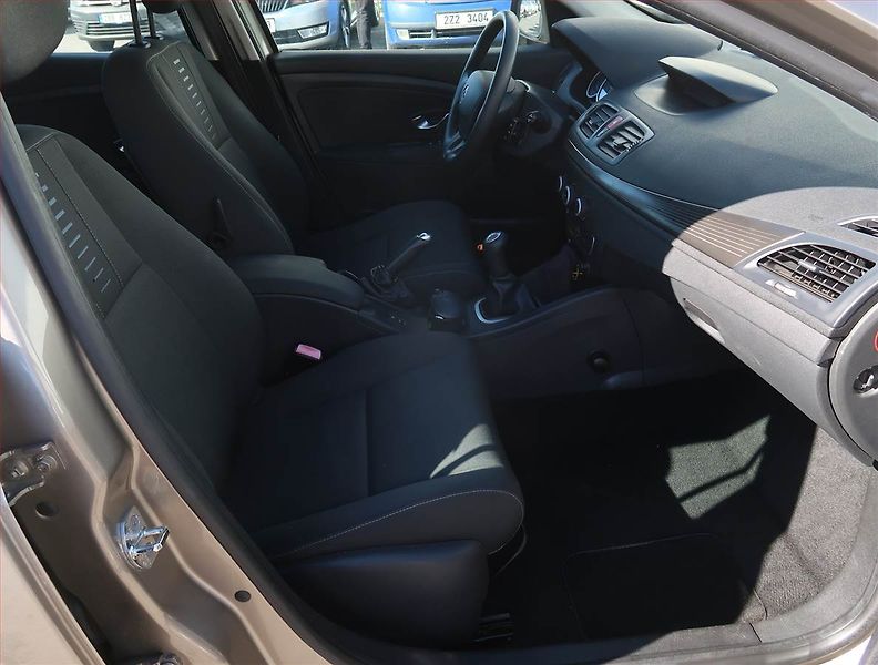 Renault Mégane (2010) 1.6 16V, Tempomat - fotka 9 z 18