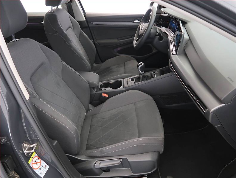 Volkswagen Golf (2022) Style 1.5 TSI, Serv.kniha - fotka 9 z 25