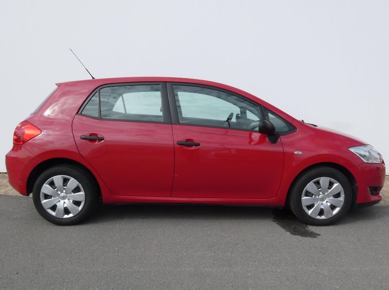 Toyota Auris (2009) 1,6 91KW - fotka 3 z 30