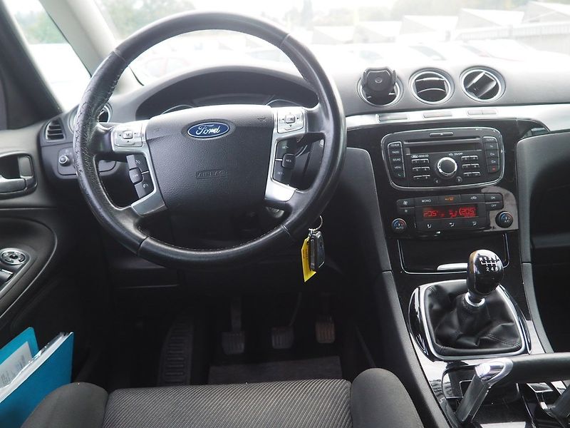 Ford S-MAX (2010) 2.0 TDCI, 120 kW, 7 míst - fotka 18 z 37