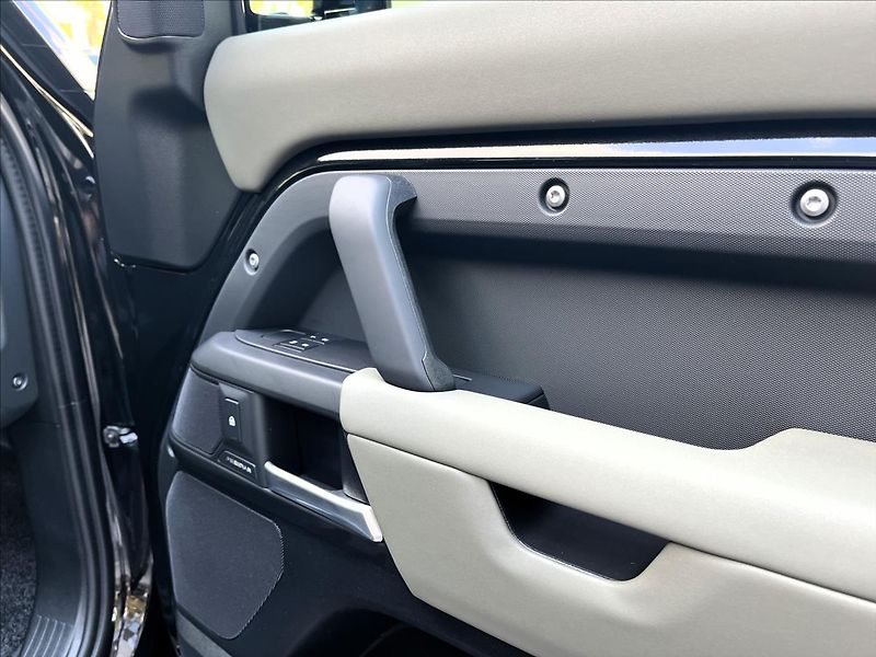 Land Rover Defender (2026) 110 D200 X-DYNAMIC SE - fotka 28 z 29