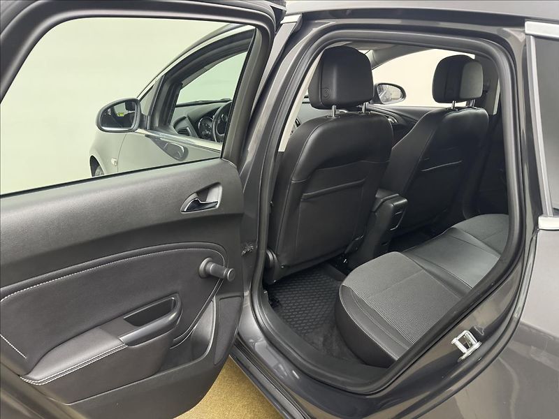 Opel Astra 1,4 103kW 2X KOLA AC 1.MAJ ČR - fotka 33 z 37