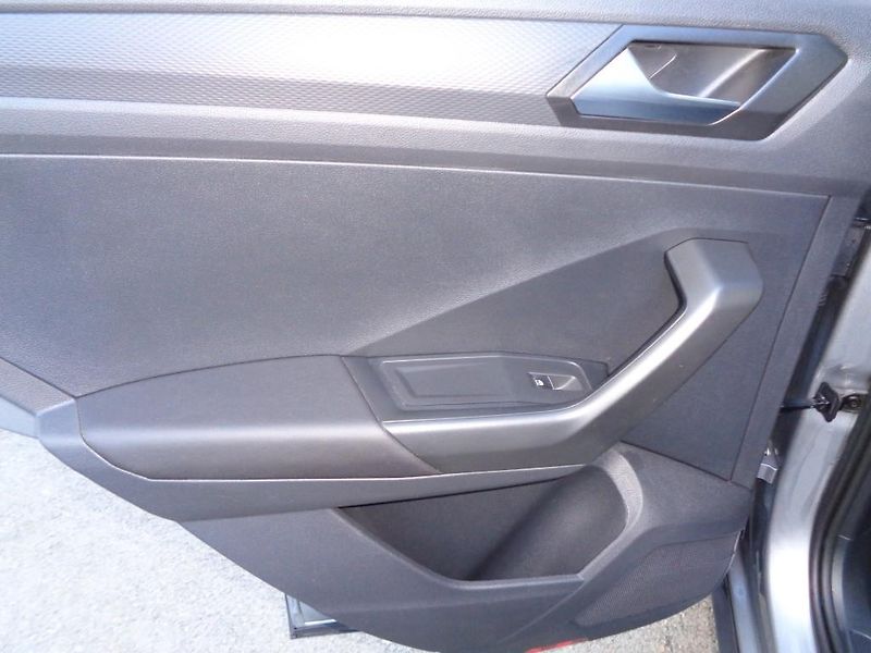 Volkswagen T-Roc 1.5 TSI Style 110 kW M6F - fotka 30 z 30