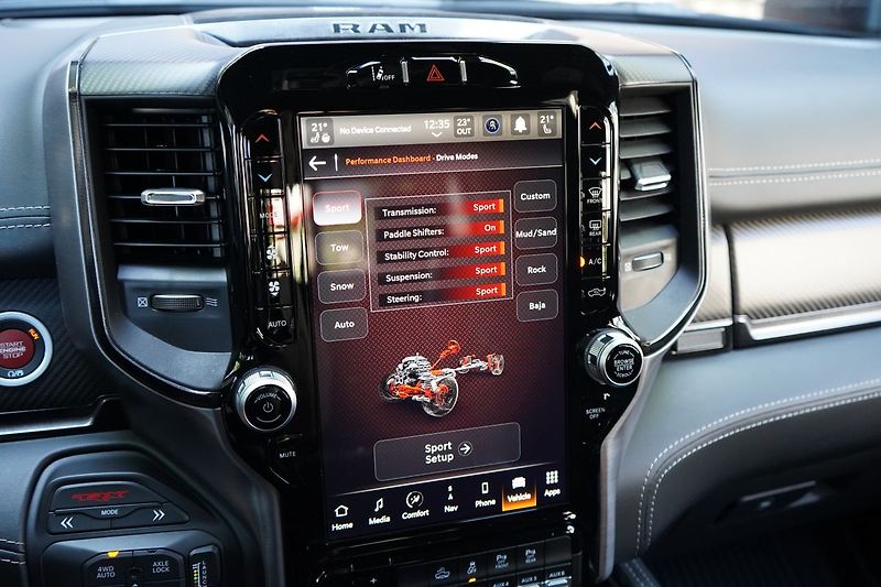 RAM 1500 TRX, Equipment Level 2, Harman - fotka 57 z 62