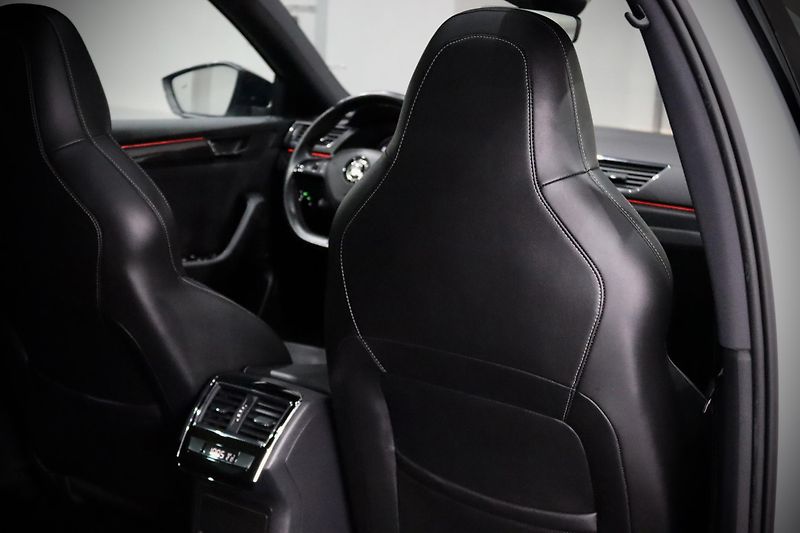 Škoda Superb 3 2.0 TSI 162 kW DSG Sportline - fotka 21 z 48