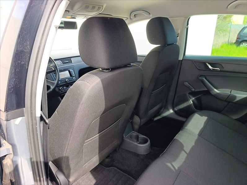 Škoda Rapid 1,2 TSi Aut.klima Navigace - fotka 20 z 38