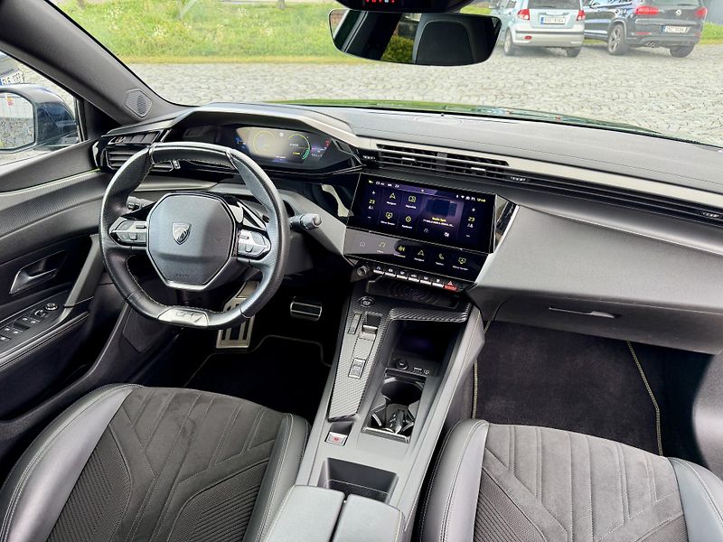 Peugeot 308 (2022) e-GT HYBRID 225 - fotka 16 z 28
