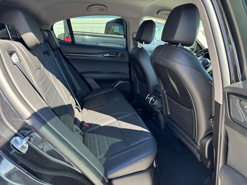 Alfa Romeo Stelvio (2018) 2,0 T 206 KW Q4 AT ZF8 SUPER - fotka 25 z 36