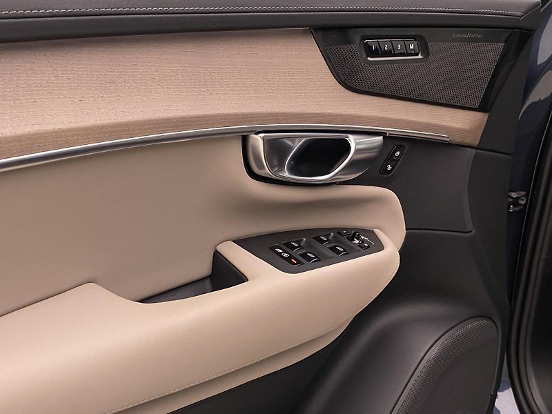 Volvo XC90 (2025) T8 AWD Plug-in DARK ULTRA - fotka 33 z 75