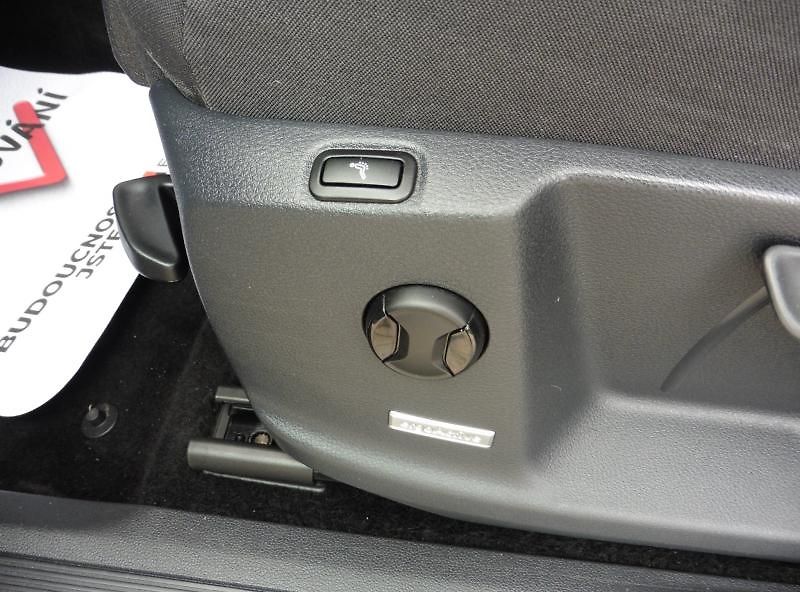 Volkswagen Touran 1,4 TSI R-Line, Navi, 7.míst.. - fotka 18 z 23