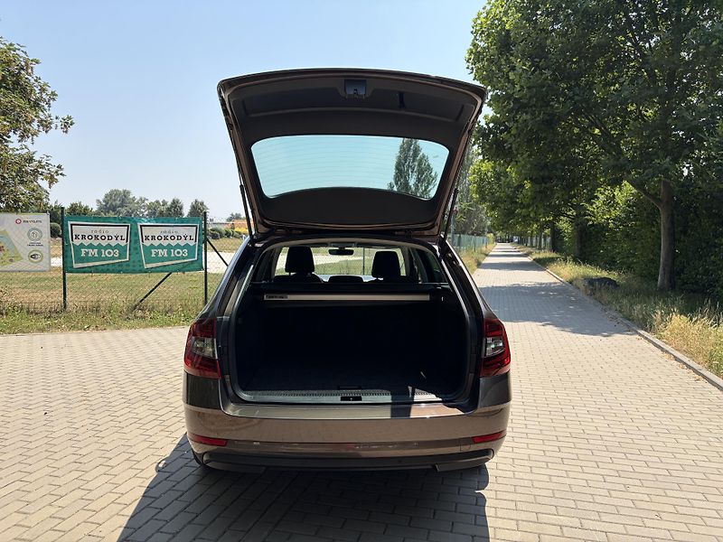 Škoda Octavia 2.0 TDi DSG CLEVER - fotka 23 z 28