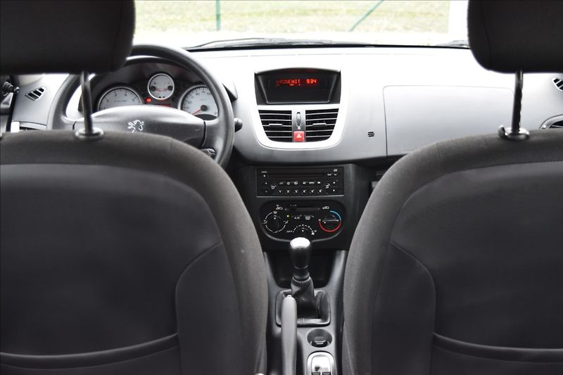 Peugeot 206 1,4 i + 54KW SERVISKA ALU - fotka 15 z 41