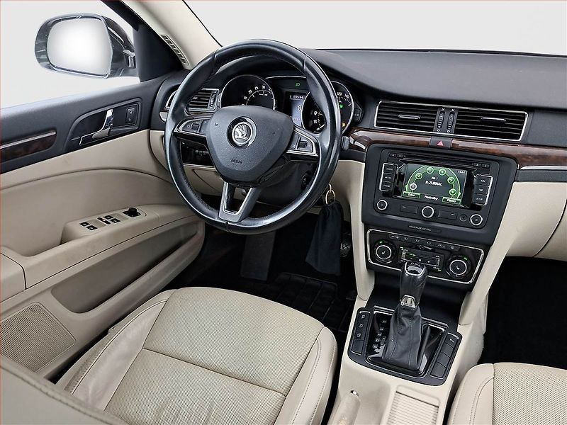 Škoda Superb (2014) 2.0 TDI, Automat, Kůže - fotka 7 z 23
