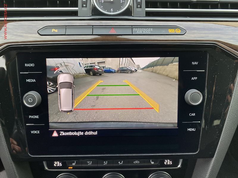 Volkswagen Passat (2019) 2.0 TDi, Highline, navi - fotka 18 z 19