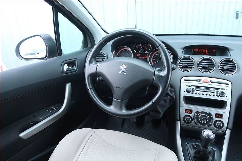 Peugeot 308 (2012) 1.6 VTi, Serv.kniha, po STK - fotka 7 z 17