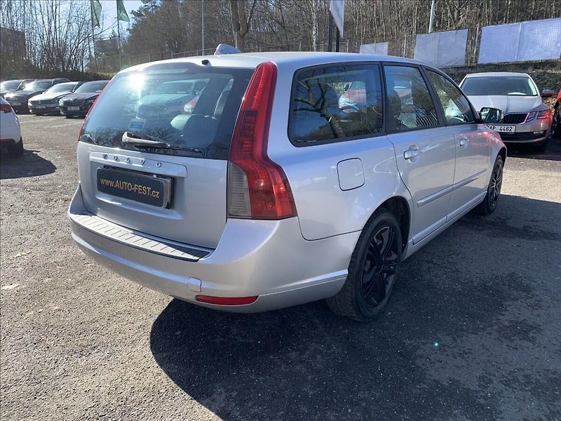 Volvo V50 2,0 D - fotka 8 z 17