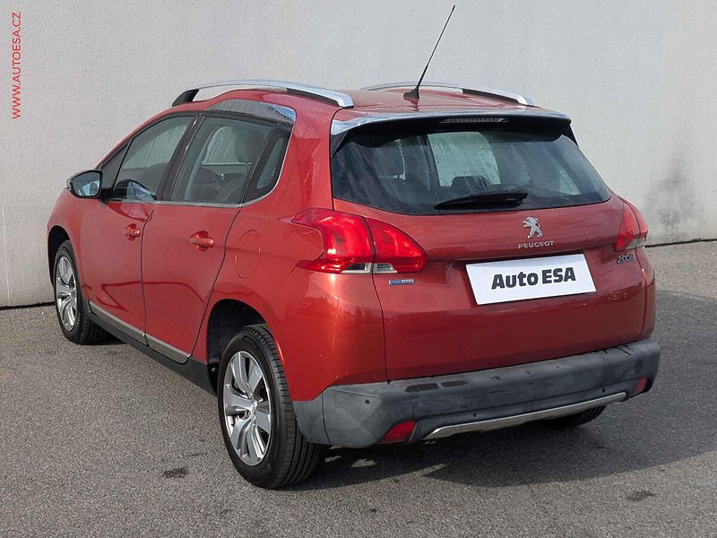 Peugeot 2008 (2016) 1.2PT, AC, temp, park.asist - fotka 6 z 17