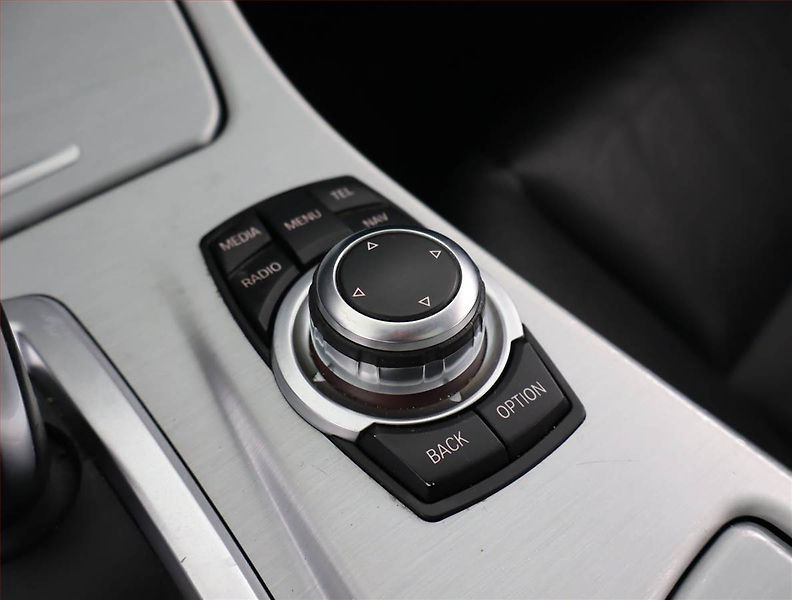 BMW Řada 5 (2013) 530d, Automat, Navi, Xenony - fotka 19 z 24