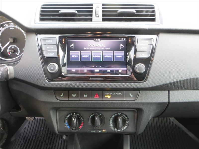 Škoda Fabia 1,0 TSI Ambition Tour ČR - fotka 13 z 24