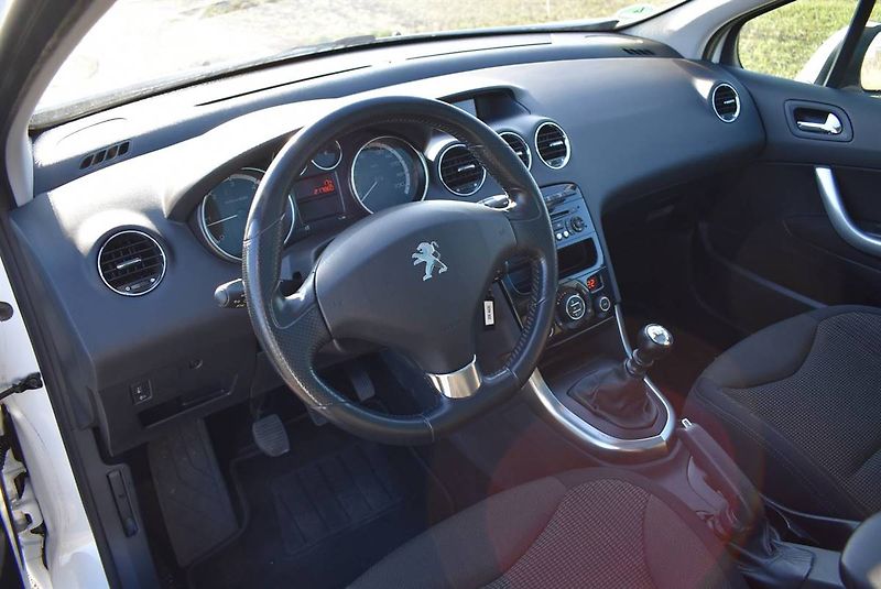 Peugeot 308 2,0 HDI STYLE,1.M,PANO,PĚKNÁ - fotka 8 z 17
