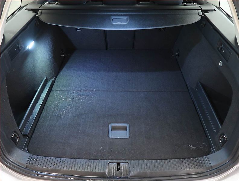 Volkswagen Passat (2015) Comfortline 1.6 TDI, Tempomat - fotka 13 z 17