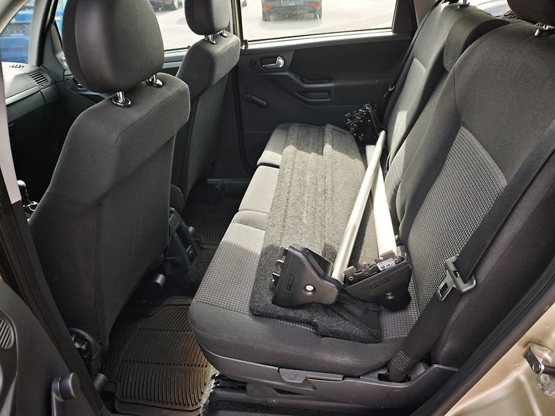 Opel Meriva (2010) 1,4i 16v 66 Kw Klima - fotka 11 z 18