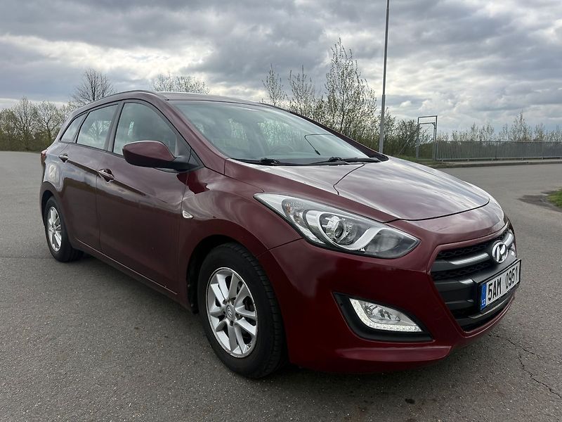 Hyundai i30 COMFORT 1,6 81 kW - fotka 7 z 17