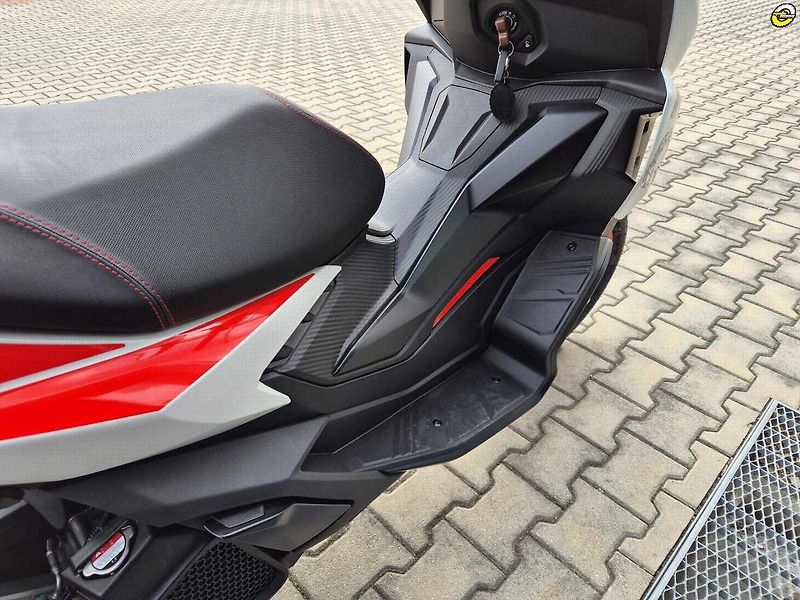 Aprilia SR GT 125 (2026) SPORT - AKČNÍ CENA - fotka 17 z 62