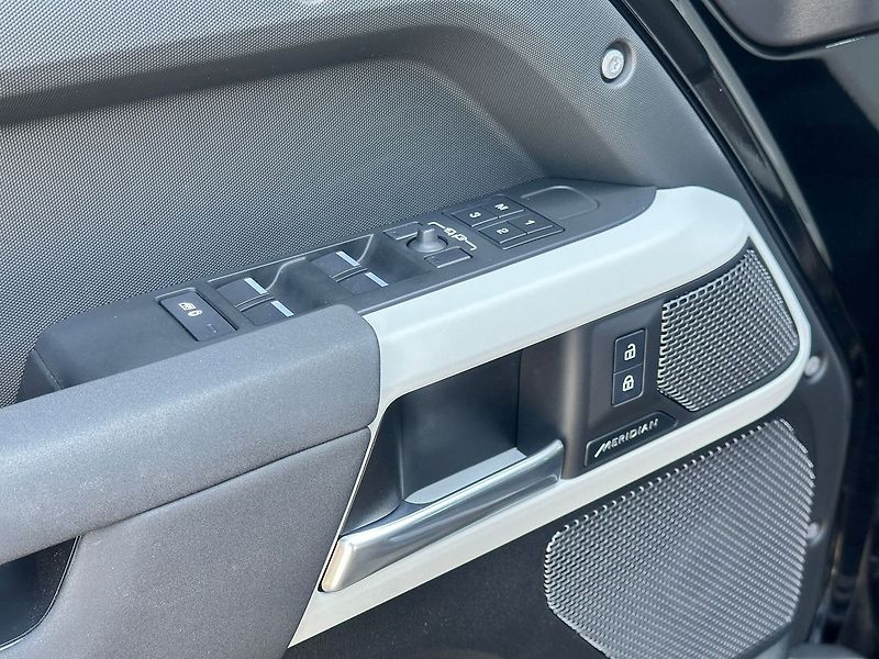 Land Rover Defender SE, 360°, Ventilace, TZ - fotka 15 z 18