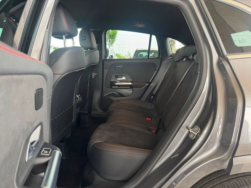 Mercedes-Benz GLA 200d 4MATIC Edition 140 Years - fotka 16 z 20