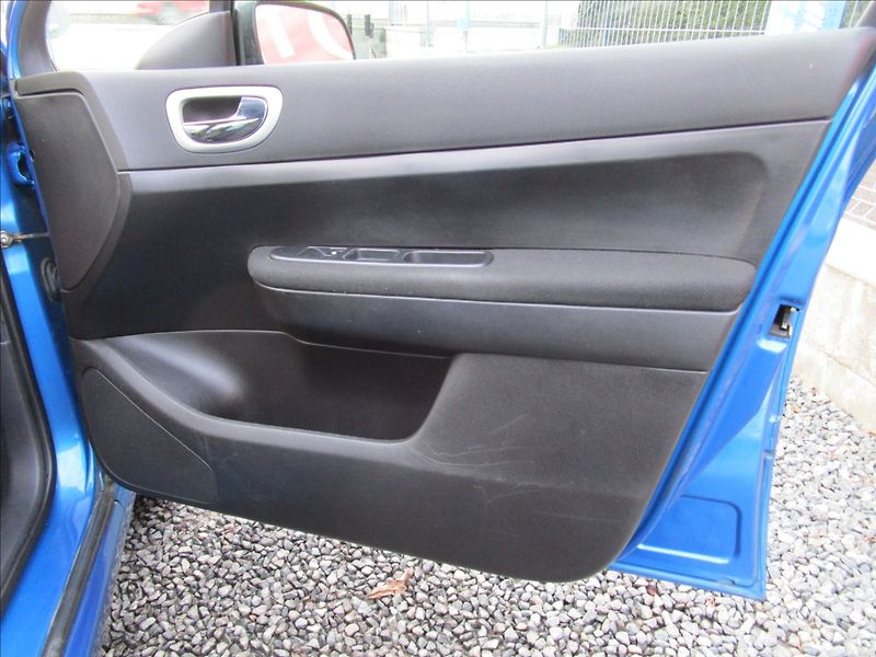Peugeot 307 1.6HDi  aut. Klima - fotka 19 z 37