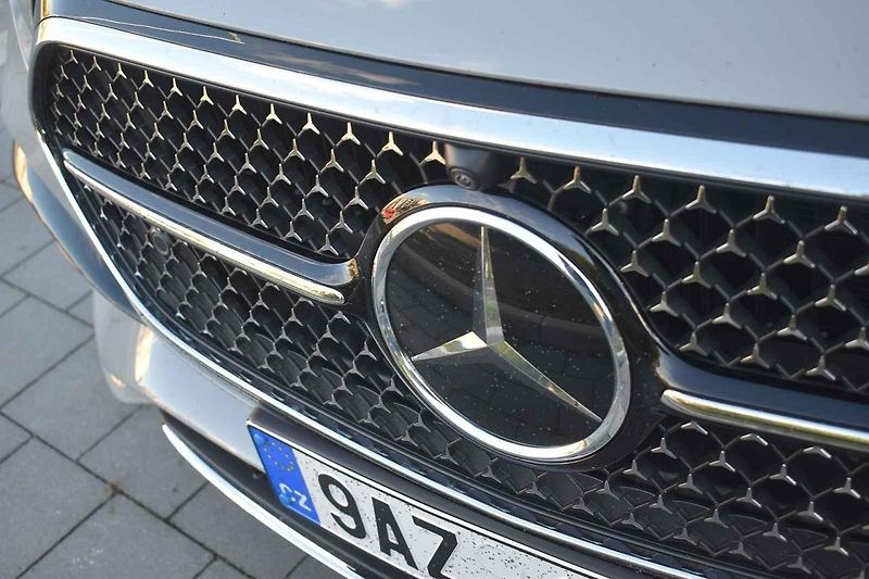 Nový Mercedes-E je současně důstojný i naprosto moderní