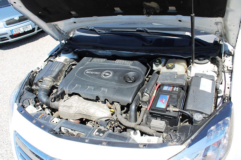 Opel Insignia (2011) REZERVACE - fotka 16 z 16