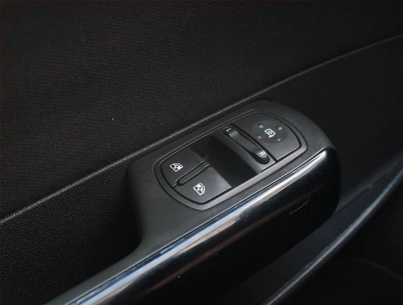 Opel Corsa (2014) 1.2 - fotka 16 z 17