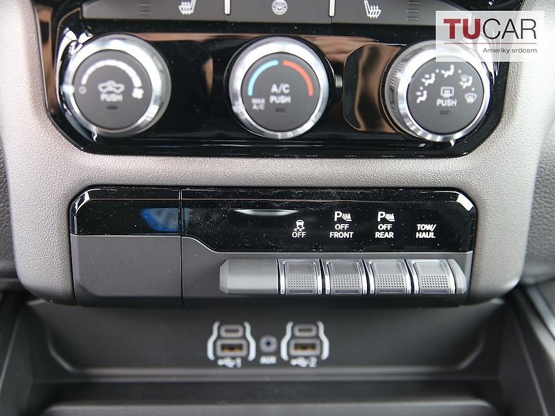 Dodge RAM (2026) 1500 BigHorn 5.7 V8  HEMI 2026 - fotka 29 z 48