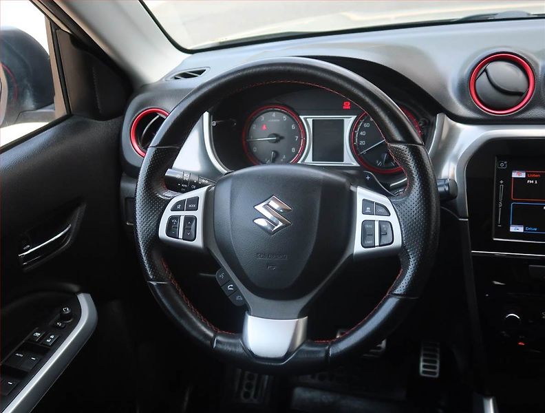 Suzuki Vitara (2016) 1.4 BoosterJet, 4X4, Automat - fotka 16 z 25