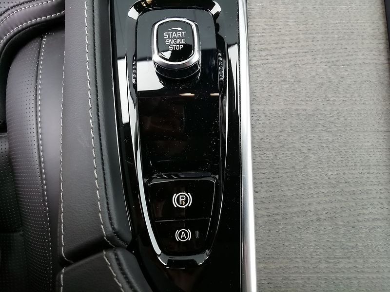 Volvo V90 2,0 Cross Country Bright Plus - fotka 16 z 19