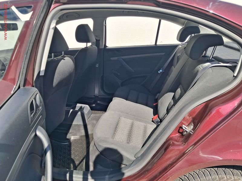 Škoda Octavia (2011) 1.4i 16V, ČR, servis.kniha - fotka 10 z 15