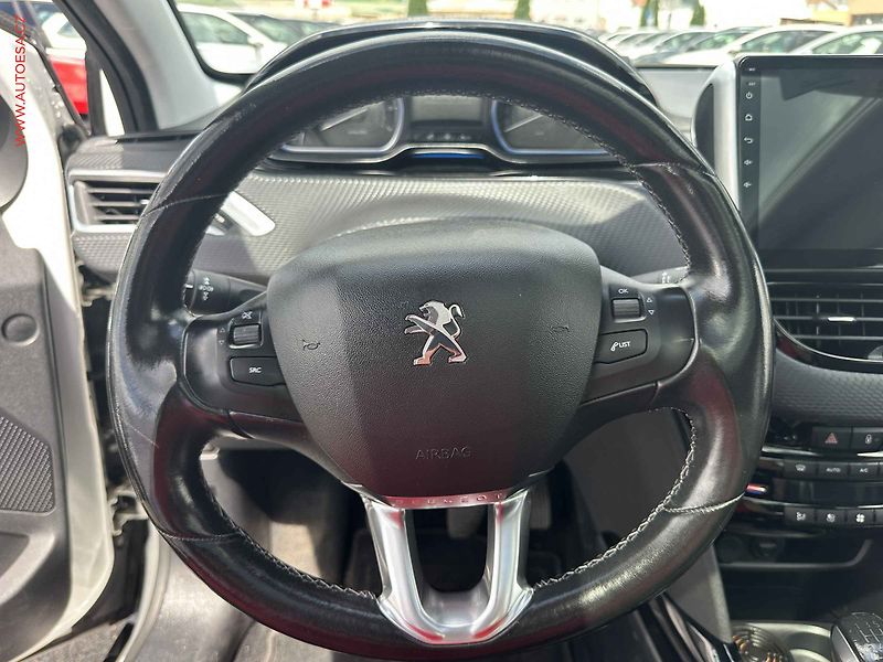 Peugeot 2008 (2015) 1.2PT, Panor,navi - fotka 12 z 17