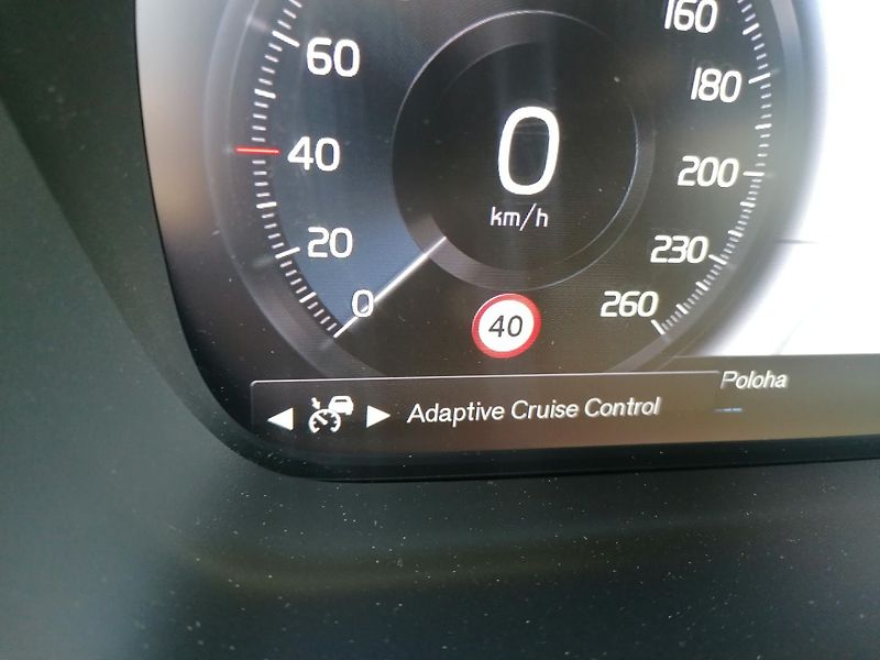 Volvo XC40 (2019) 2.0 T4 AWD INSCRIPTION ČR - fotka 18 z 39