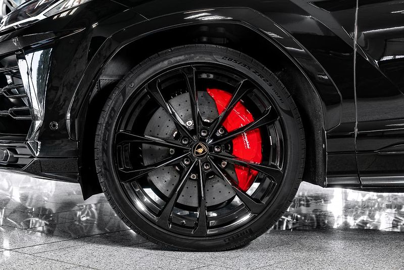 Lamborghini Urus B&O/23