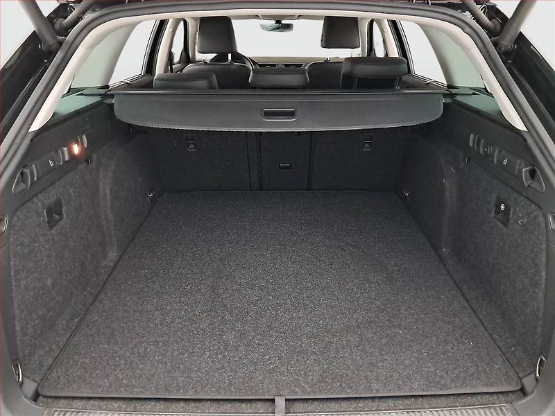 Škoda Superb (2017) Laurin&Klement 2.0 TDI, Kůže - fotka 14 z 19